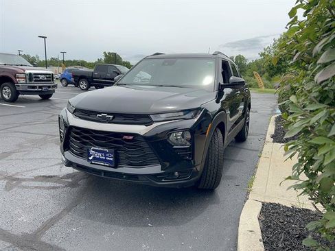 Used 2023 Chevrolet TrailBlazer RS w/ Sun and Liftgate Package FWD image 3