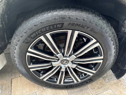 Used 2018 Lexus LX 570 4WD w/ Luxury Package image 35