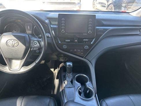 Used 2021 Toyota Camry SE image 10