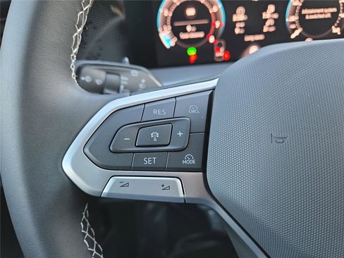 New 2026 Volkswagen Tiguan SE image 16