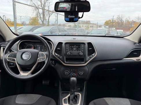 Used 2017 Jeep Cherokee Sport image 15