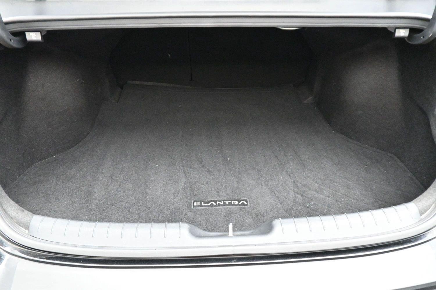 Used 2021 Hyundai Elantra Limited w/ Cargo Package FWD image 9