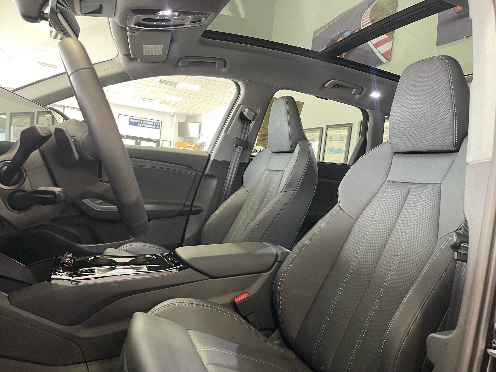 Used 2025 Audi Q6 e-tron Premium Plus w/ Premium Plus AWD/4WD image 26
