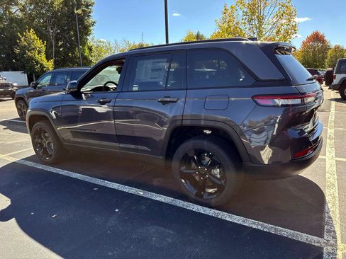 New 2025 Jeep Grand Cherokee Altitude image 3