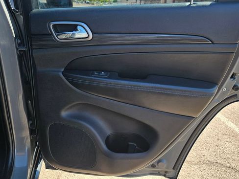 Used 2019 Jeep Grand Cherokee Laredo RWD image 22