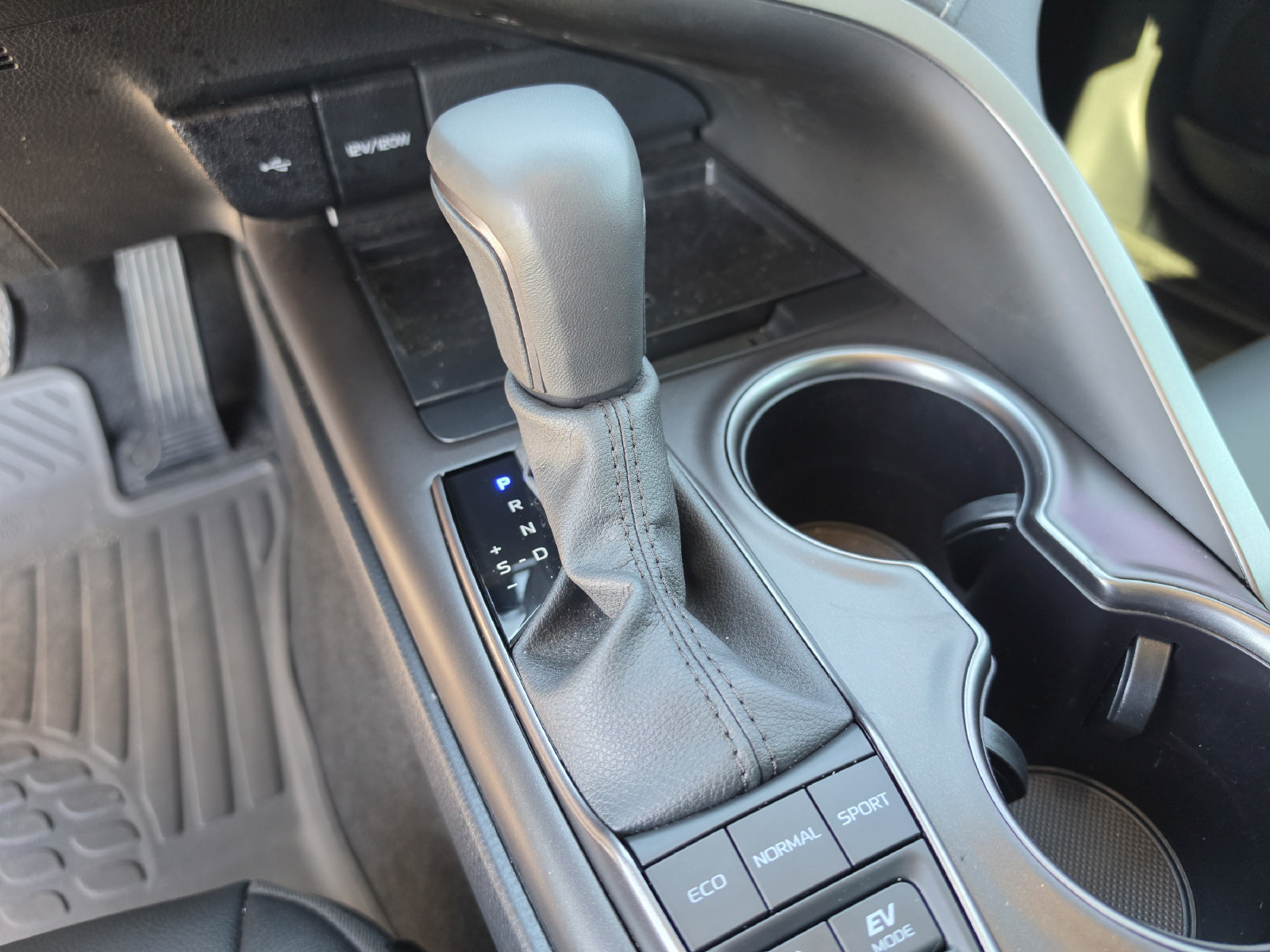 Used 2024 Toyota Camry SE w/ Audio Upgrade Package FWD image 30