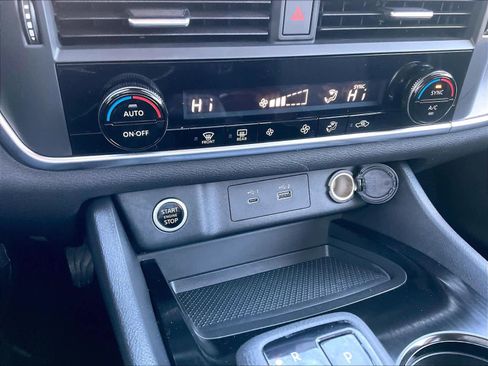 Certified 2023 Nissan Rogue SV image 25