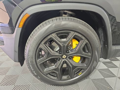 Used 2022 Rivian R1T Adventure image 10