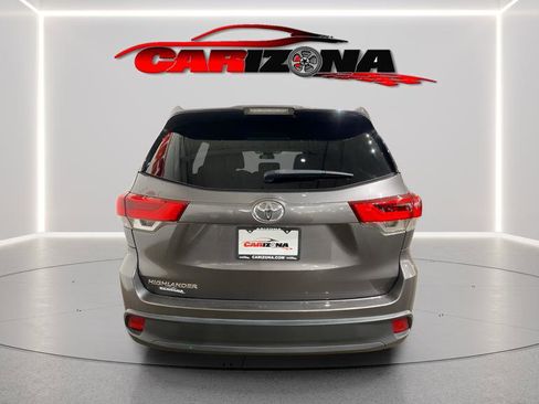 Used 2017 Toyota Highlander LE image 4