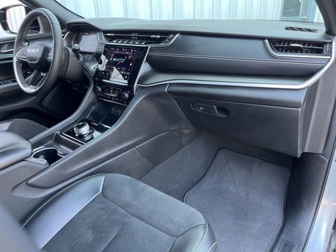 Used 2024 Jeep Grand Cherokee L Laredo image 40