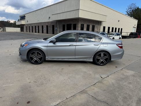 Used 2017 Honda Accord Sport Special Edition image 2