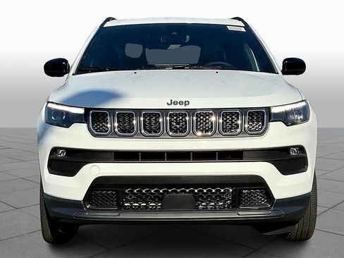 Used 2023 Jeep Compass Latitude w/ Sun and Sound Group AWD/4WD image 2