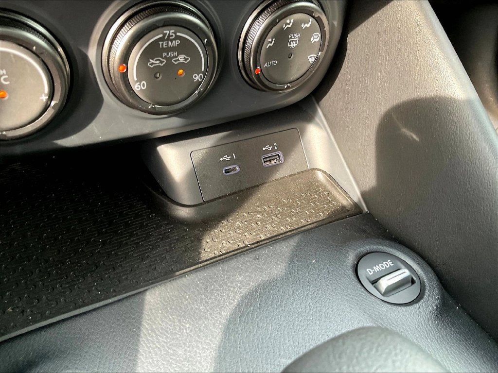 Used 2024 Nissan Z Performance w/ Floor Mat Package RWD image 19