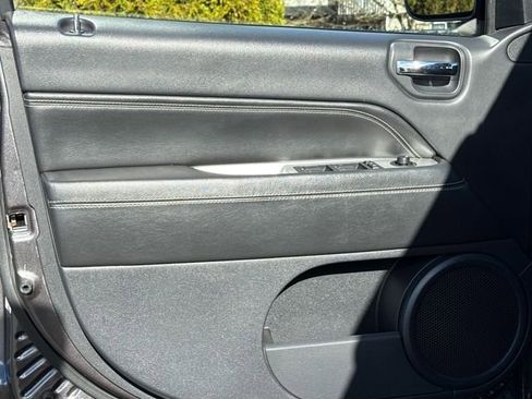 Used 2017 Jeep Compass Latitude image 17