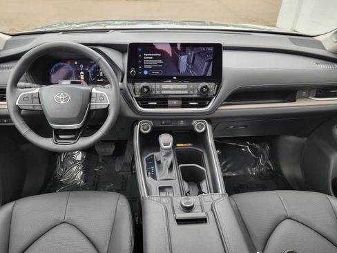 Used 2026 Toyota Grand Highlander AWD image 29
