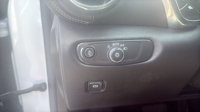 Used 2025 Chevrolet Blazer LT FWD image 14