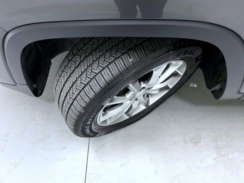 Used 2018 Jeep Cherokee Limited AWD/4WD image 23