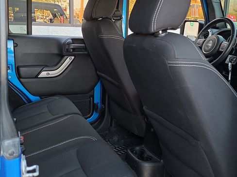 Used 2015 Jeep Wrangler Unlimited Rubicon w/ Connectivity Group image 30