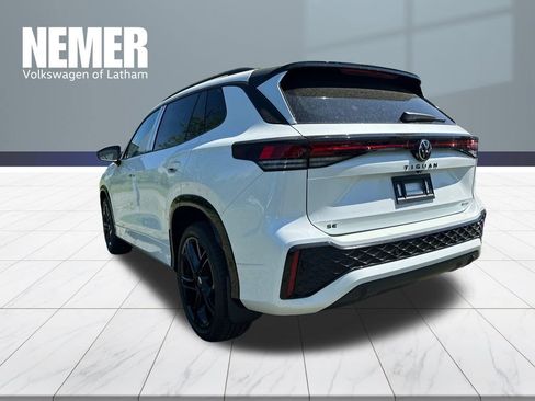 New 2026 Volkswagen Tiguan SE R-Line AWD/4WD image 2