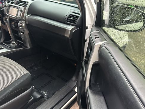 Certified 2016 Toyota 4Runner SR5 AWD/4WD image 38
