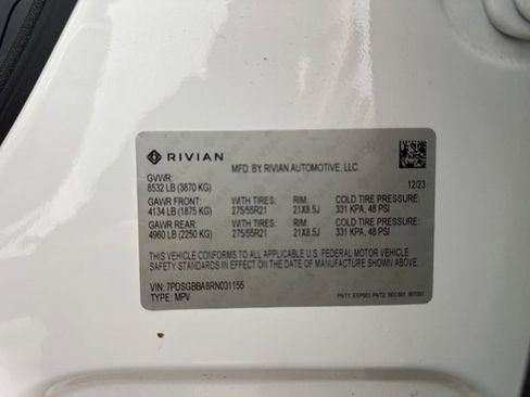 Used 2024 Rivian R1S Adventure image 30