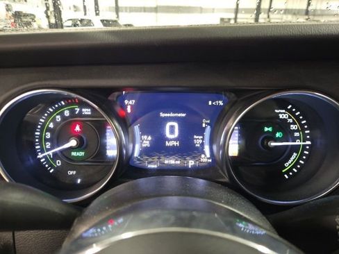 Used 2023 Jeep Wrangler Unlimited Sahara w/ Cold Weather Group image 17