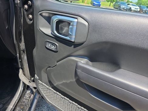 Used 2021 Jeep Gladiator Sport AWD/4WD image 22