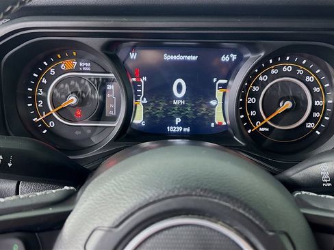 Used 2025 Jeep Wrangler Unlimited Rubicon AWD/4WD image 13