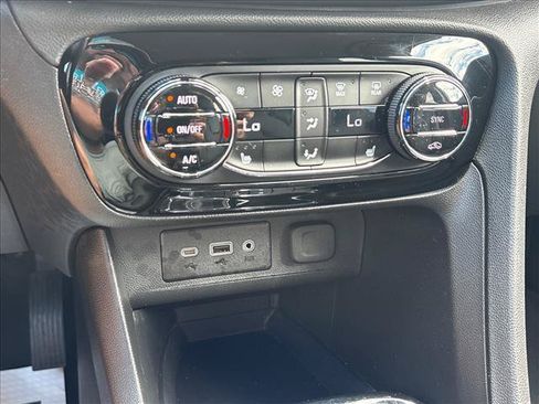 Used 2023 Buick Encore GX Select w/ Sport Touring Package FWD image 15