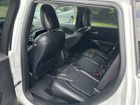 Used 2019 Jeep Cherokee Limited AWD/4WD image 23