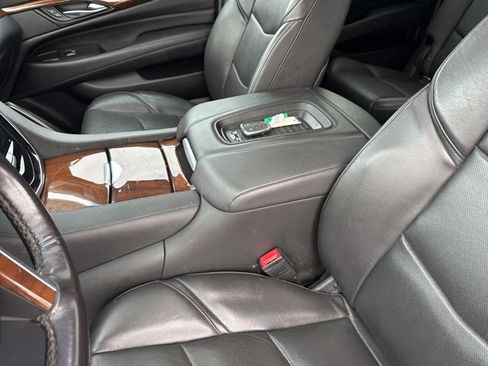 Used 2019 Cadillac Escalade ESV Premium Luxury image 33