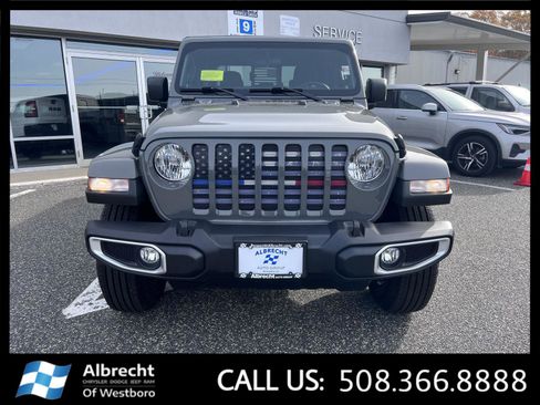Used 2022 Jeep Gladiator Sport image 8
