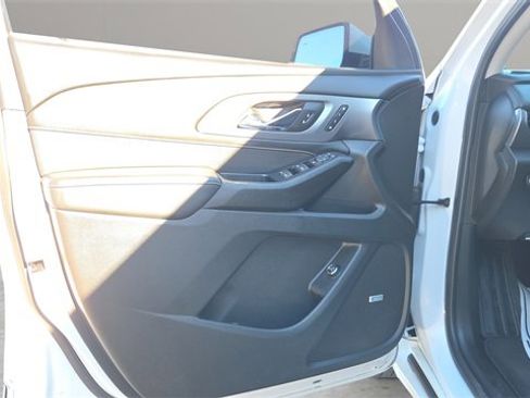 Used 2021 Chevrolet Traverse Premier image 36