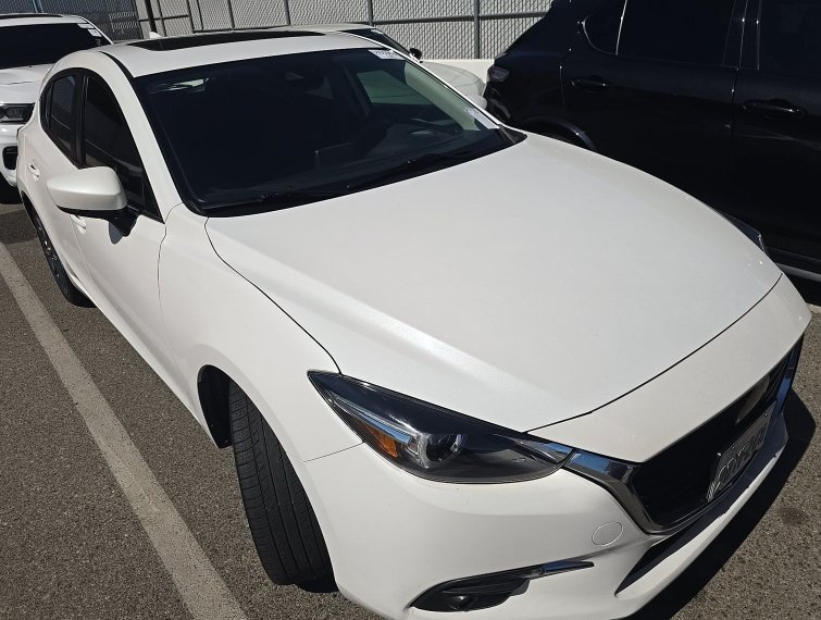 Used 2018 MAZDA MAZDA3 Grand Touring w/ Premium Equipment Package FWD image 4