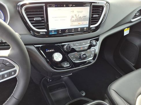 New 2026 Chrysler Voyager LX image 16