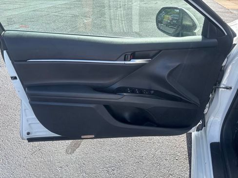 Used 2018 Toyota Camry SE w/ Moonroof Package FWD image 8
