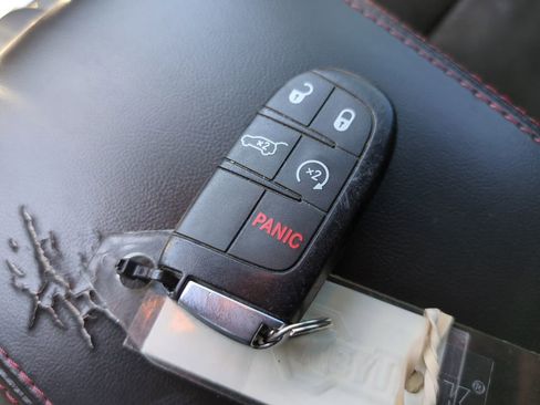Used 2019 Jeep Grand Cherokee Trailhawk AWD/4WD image 9