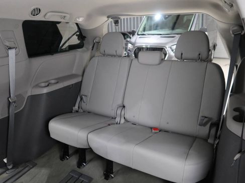 Used 2017 Toyota Sienna XLE w/ XLE Navigation Package FWD image 17