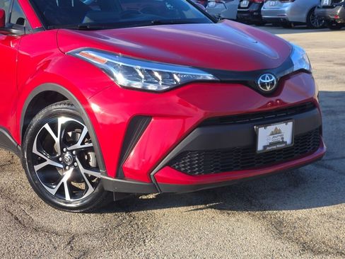 Used 2021 Toyota C-HR XLE image 3