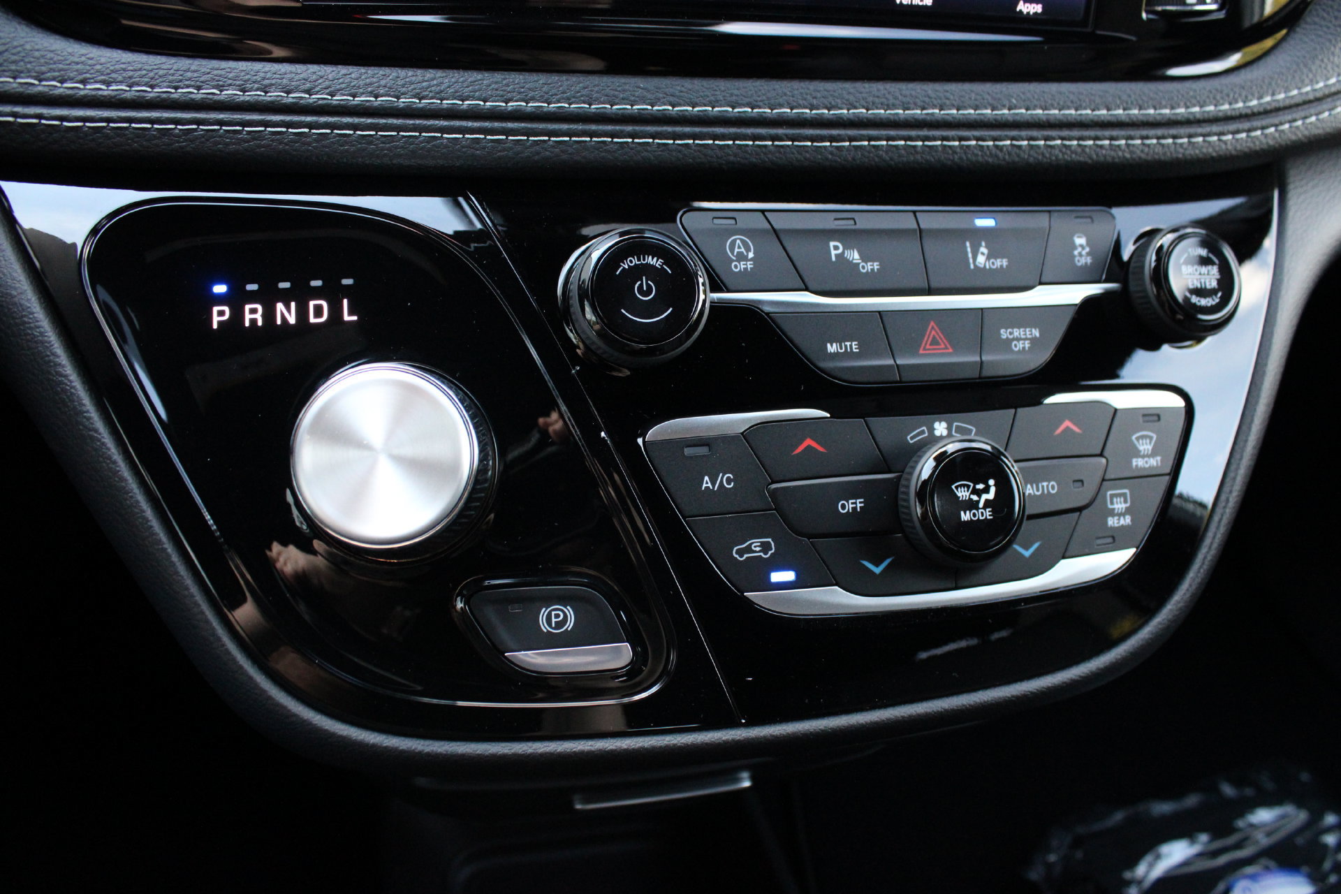 New 2027 Chrysler Pacifica Select FWD image 39