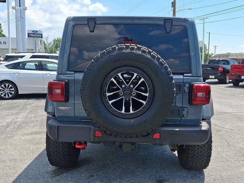 Used 2025 Jeep Wrangler Unlimited Rubicon AWD/4WD image 5