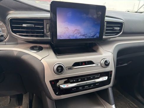 Used 2023 Ford Explorer XLT w/ Equipment Group 202A image 6