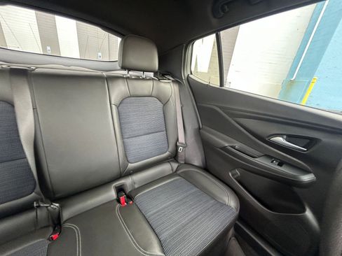 Used 2025 Buick Envista Preferred image 37