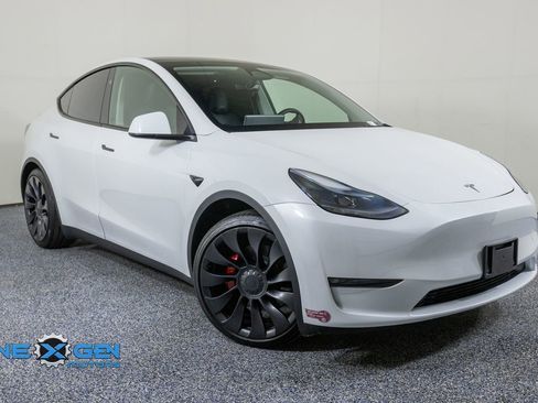 Used 2024 Tesla Model Y Performance AWD/4WD image 1