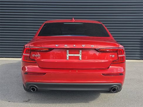 Used 2020 Volvo S60 T5 Momentum image 6
