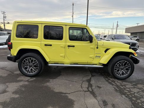 Used 2023 Jeep Wrangler Unlimited Sahara w/ Cold Weather Group image 7