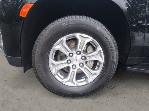 Used 2024 GMC Yukon XL SLE image 14