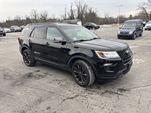 Used 2018 Ford Explorer XLT w/ Equipment Group 202A image 2