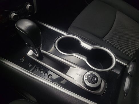 Used 2020 Nissan Pathfinder SV image 26