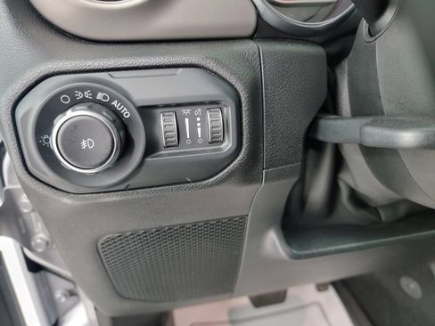 Used 2018 Jeep Wrangler Unlimited Sport S AWD/4WD image 33